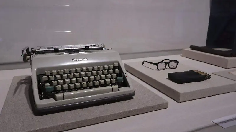 La exposición exhibe objetos personales de Rosario Castellanos